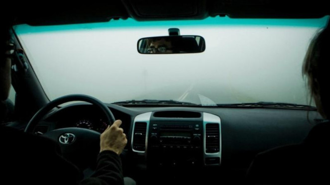 Ilustrasi kaca mobil berembun