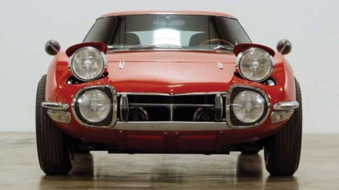 Toyota 2000GT.