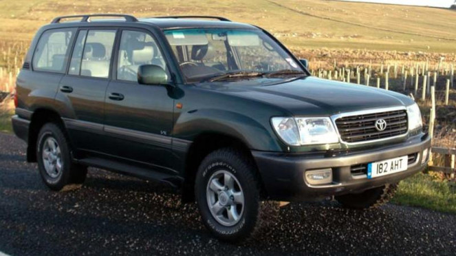 sorot mobil kel - Toyota Land Cruiser VX 100.