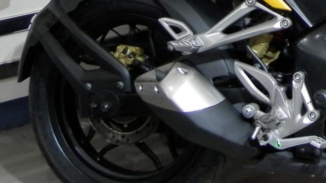 Contoh sensor ABS pada roda belakang motor.