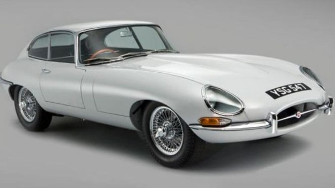 Jaguar F-type sesudah direstorasi.