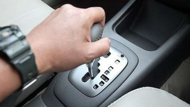 Mobil transmisi matik.