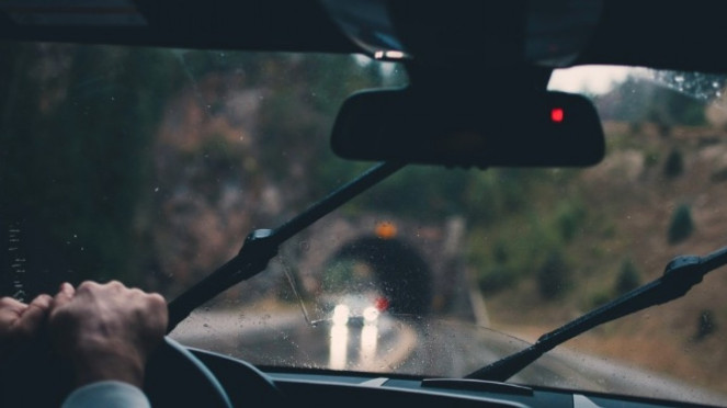 Ilustrasi berkendara. 