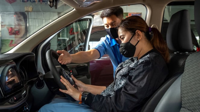 Ilustrasi posisi mengemudi mobil.