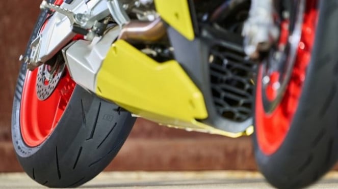 Ban Pirelli Diablo Rosso IV Corsa tipe baru.