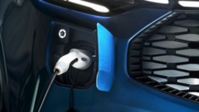 4 Kebiasaan Mengecas Mobil Listrik yang Merusak Baterai