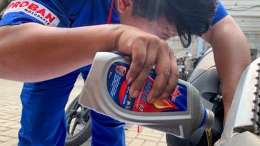 Siap-siap Dapat Kejutan saat Ganti Oli Motor Matik