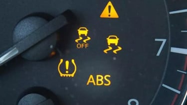 Bahaya Mengemudi Saat Indikator Oli Menyala, Jangan Disepelekan!