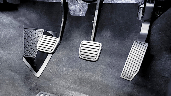 Pedal kopling transmisi manual