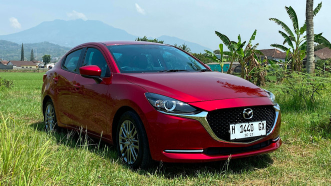Mazda2 sedan
