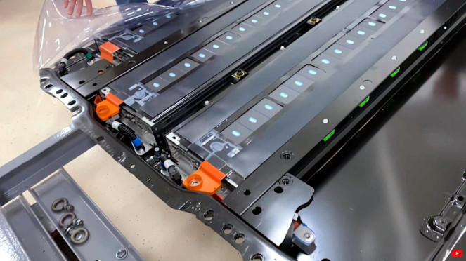 Baterai mobil listrik Tesla berbasis LFP