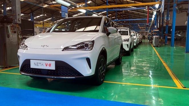 Produksi Neta V-II di pabrik HIM Bekasi.