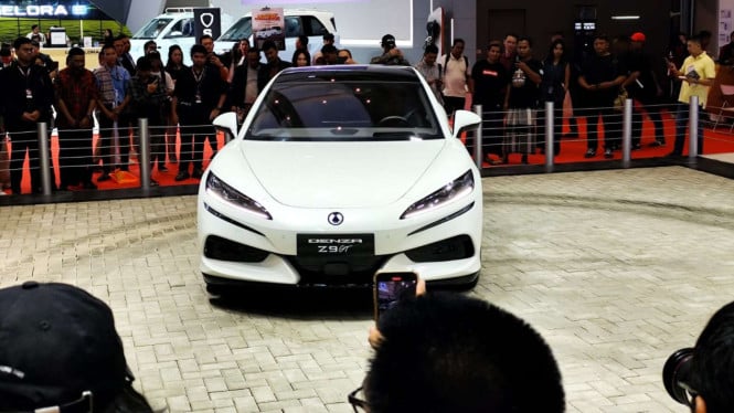 Denza Z9 GT Sudah Tersedia di Dealer, Harganya Mengejutkan