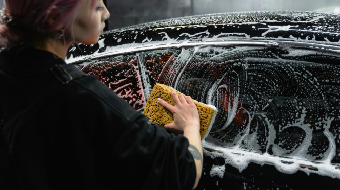 Ilustrasi mencuci mobil