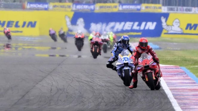 Marc Marquez pimpin balapan, disusul oleh Alex Marquez