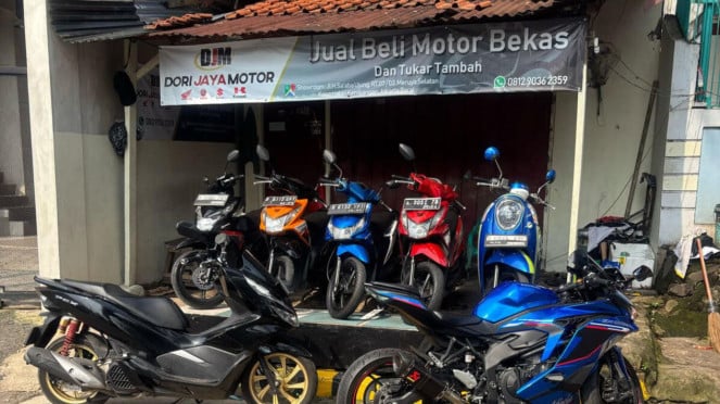 Dori Jaya Motor showroom motor bekas di Meruya, Jakarta Barat