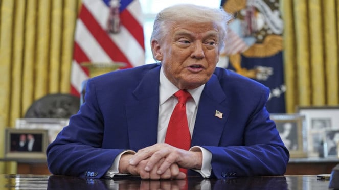 Presiden AS Donald Trump usai menandatangani perintah eksekutif, Rabu, 9 April 2025, waktu setempat.