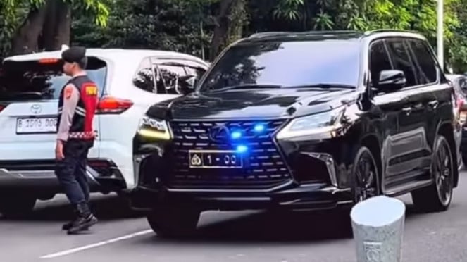 Lexus LX 600 Kapolri Jenderal Listyo Sigit Prabowo