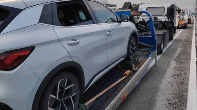 BYD Atto 3 di Malaysia tiba-tiba mati di jalan tol