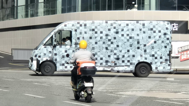 Kendaraan Niaga Listrik BYD Tertangkap Kamera Sedang Uji Jalan, Berukuran Raksasa