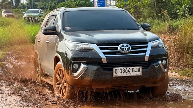 Toyota Fortuner diajak main lumpur