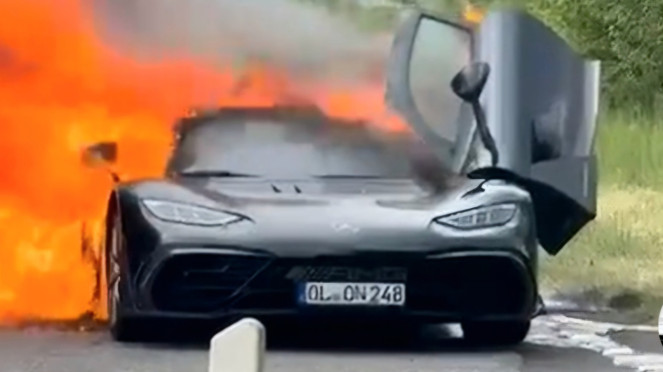 Mercedes-AMG One terbakar