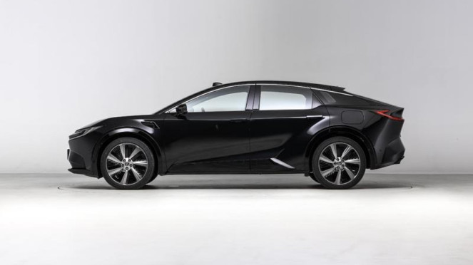 Mobil Listrik Toyota bZ5