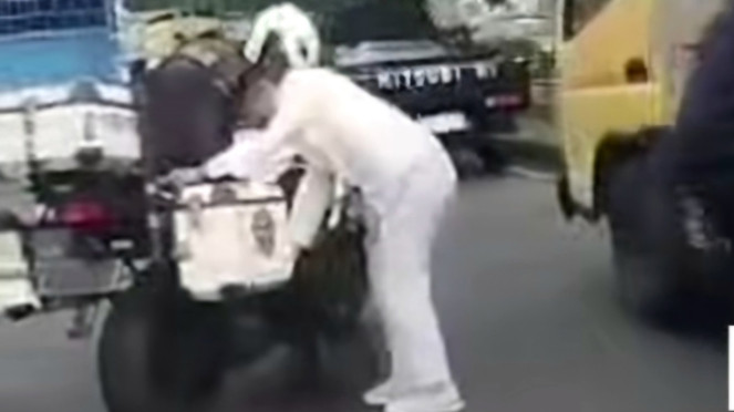 Momen Dedi Mulyadi naik motor Patwal 