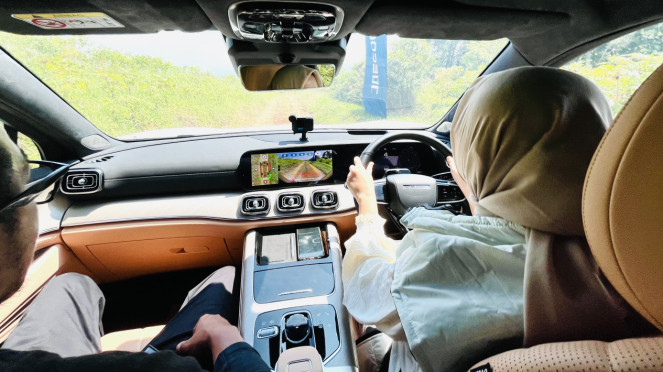 Test drive Jaecoo J8 AWD di trek off-road