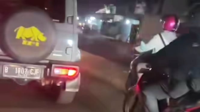 Video Mobil Pelat Sipil Pakai Strobo Enggak Sabaran di Jalan, Ingat Lagi Aturannya