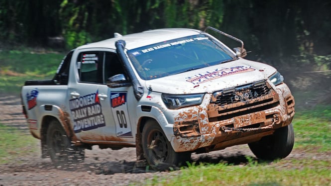 Pertama di Indonesia Balap Mobil Reli Disatukan dengan Motor Cross