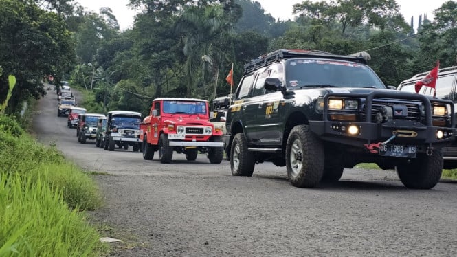 Tua-Tua Keladi! Mobil Klasik Land Cruiser Ini Bikin Pangling di Kontes Restorasi