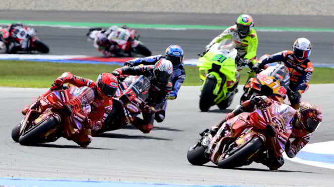 Francesco Bagnaia dan Marc Marquez di MotoGP Assen 2025