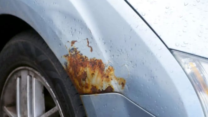 Ilustrasi karat pada bodi mobil.