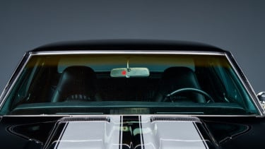 Kaca Depan Mobil Klasik Dipasangi Kabel, Ini Fungsinya