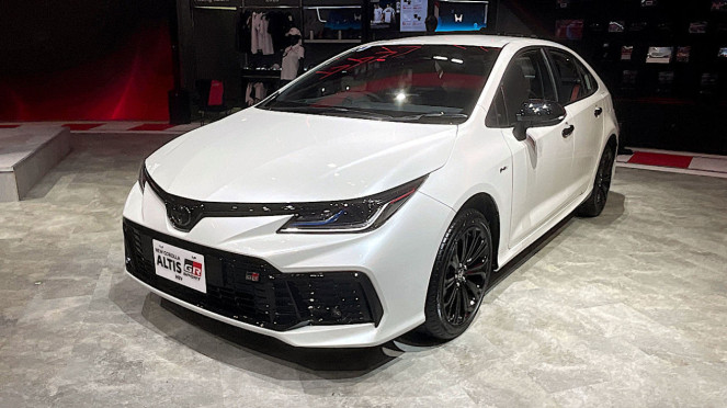 Toyota Corolla Altis GR Sport Hybrid