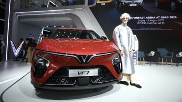 Kolaborasi Tak Biasa di Booth Mobil Listrik Ini