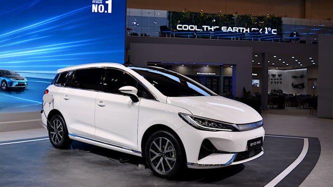 BYD M6 di GIIAS 2025
