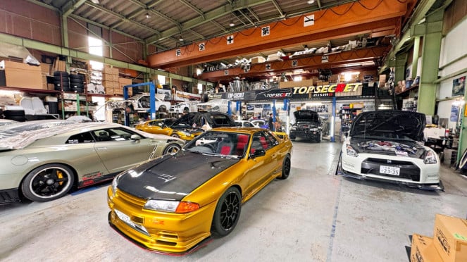 Bengkel modifikasi Top Secret di Jepang