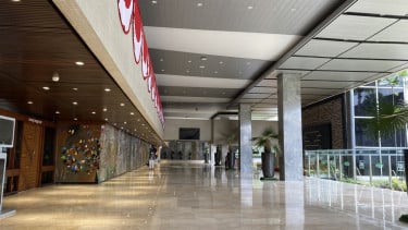 Uang Pensiun Seumur Hidup DPR Cukup Buat Kredit Mobil Baru