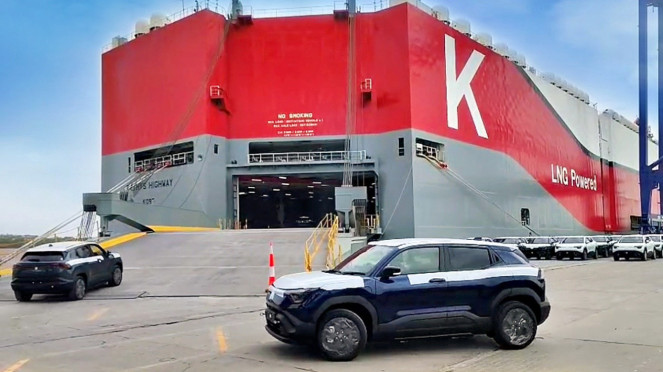 Ekspor Suzuki eVitara buatan India.