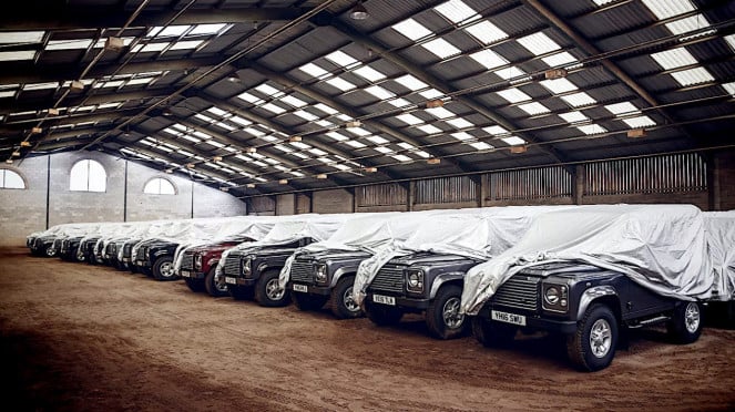 Ratusan Land Rover Defender 110 edisi lama.