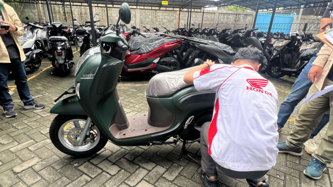 Pre-Delivery Inspection (PDI) pada motor Honda Scoopy 