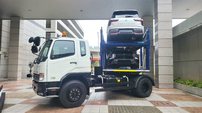 Mitsubishi Fuso Fighter X Tractor Head 4x2