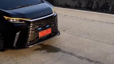 Mobil pelat dinas TNI masuk jalur Transjakarta