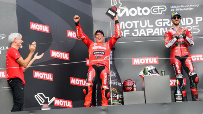 Marc Marquez naik podium di MotoGP Jepang 2025
