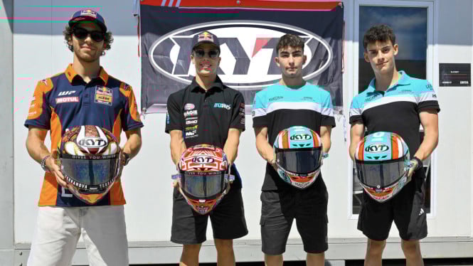 Empat Rider KYT Tampil Spesial, Helmnya Berhiaskan Budaya Indonesia