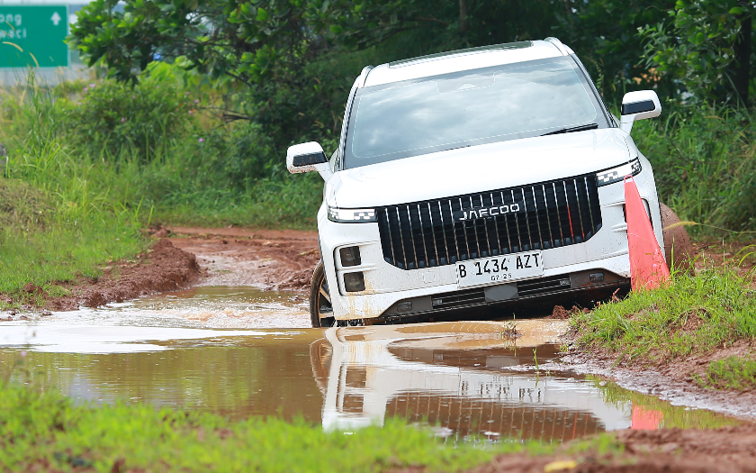 Perbedaan Jaecoo J7 SHS dan J7 AWD, Pilih Efisiensi Bahan Bakar atau Jago Off-road?