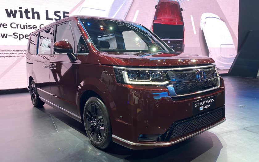 Enggak Tahunya Harga Honda STEP WGN e:HEV Lebih Murah Dibanding Toyota Voxy dan Nissan Serena e-Power