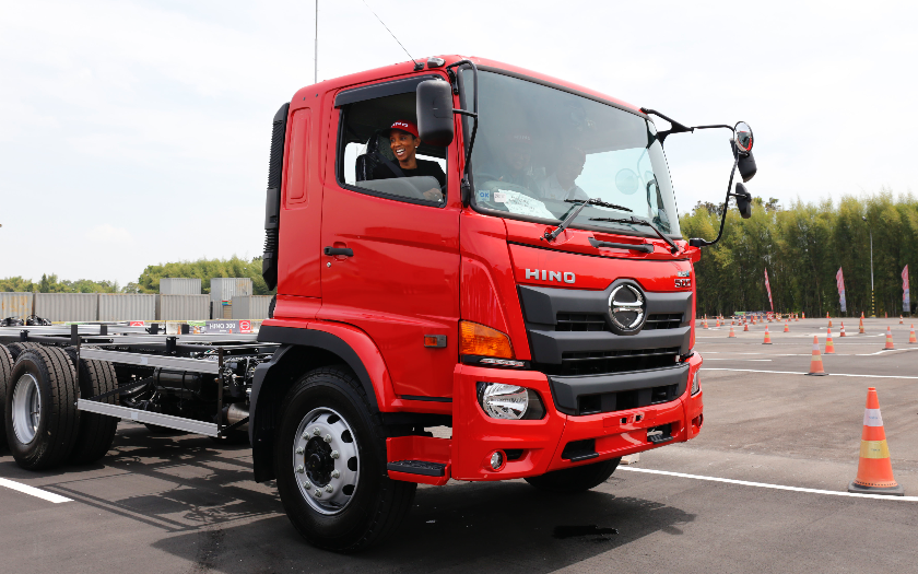 Sebanyak 87 Sopir Nestle Lulus Sertifikasi Hino, Bangun Keselamatan Berkendara di Jalan